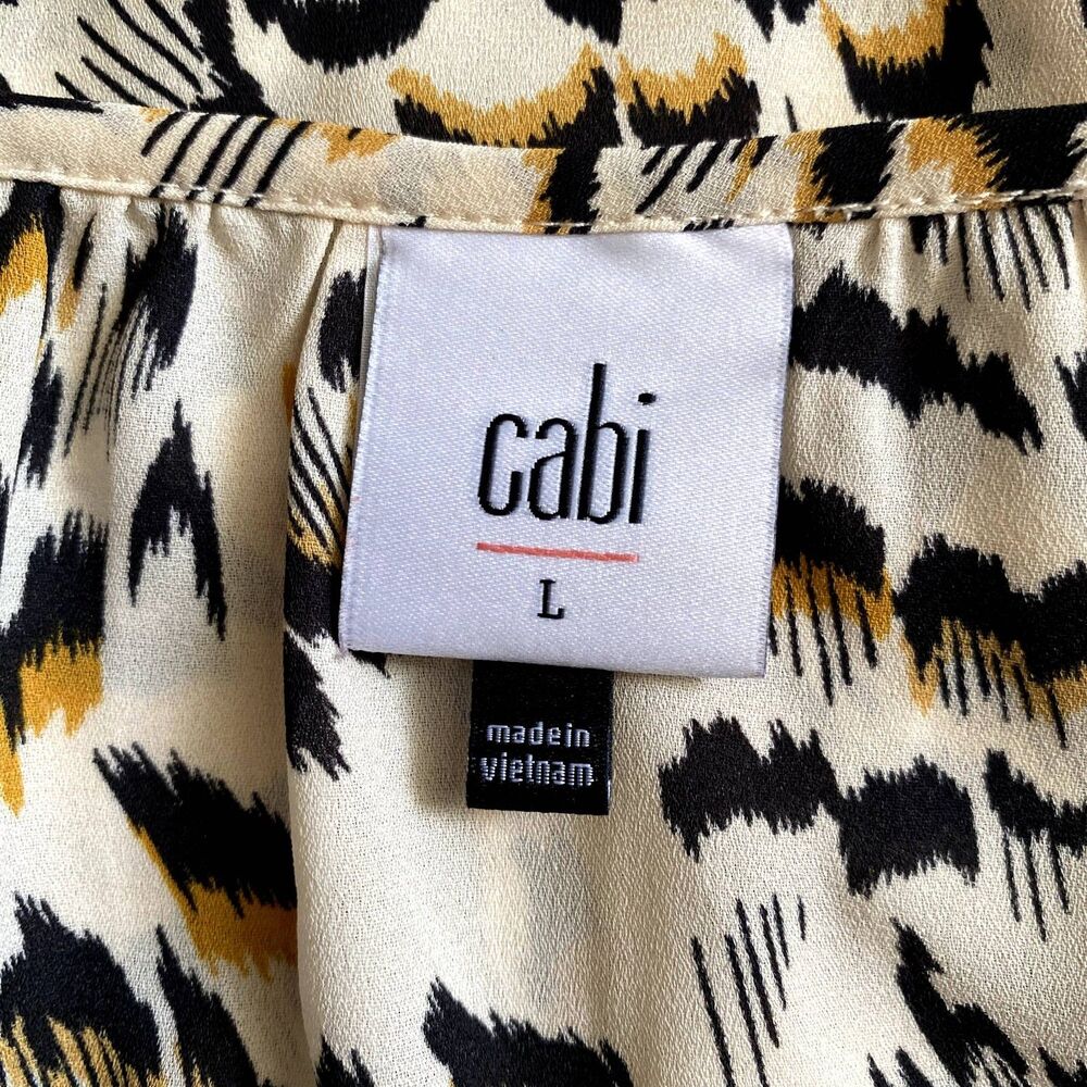 Cabi #4335 Round Trip Blouse Cream Safari Animal Print Size Large - Picture 5 of 6